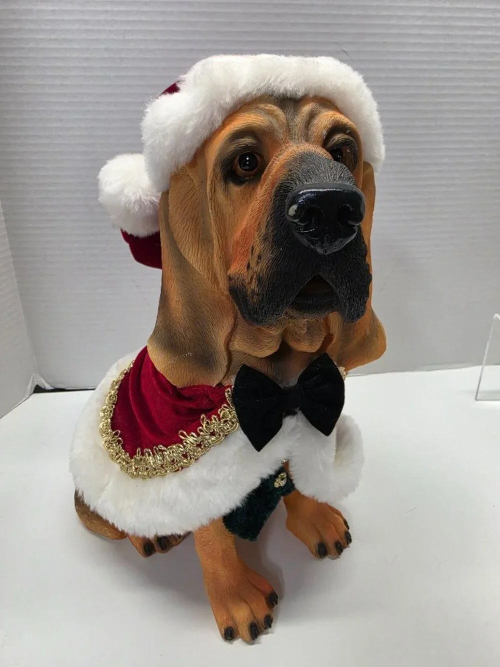 Christmas Bloodhound Dog Statue Figurine Santa Outfit Resin 12